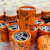 L'emballage biodégradable écologique fait main de tube pousse le tube de papier pour le déodorant et le cosmétique de baume à lèvres