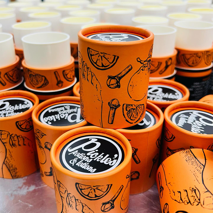 L'emballage biodégradable écologique fait main de tube pousse le tube de papier pour le déodorant et le cosmétique de baume à lèvres
