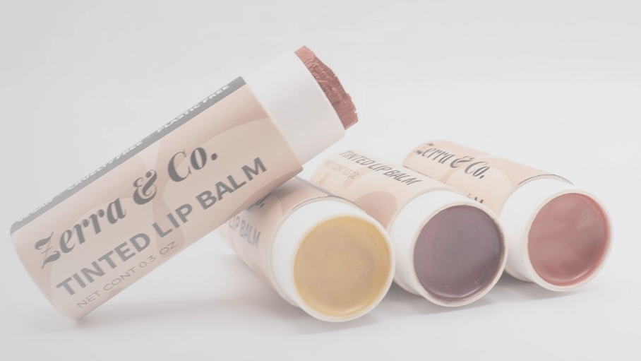 Tube de poussée pour le baume à lèvres