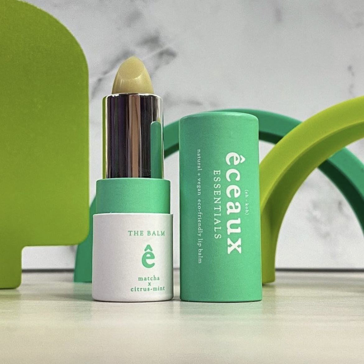 Haute qualité personnalisé biodégradable vide réutilisable emballage papier Tube rouge à lèvres boîtes conteneur baume à lèvres emballage cosmétique