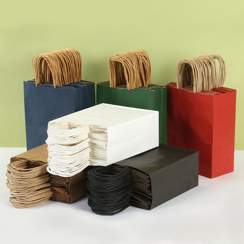 270*210*110mm blanc/marron usine RTS papier Kraft Recyclable poignée de transport sac poignées torsadées papier noir biodégradable Stock