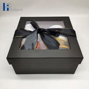 Boîte-cadeau de papier de vêtements de carton noir de luxe avec le couvercle transparent d'animal familier