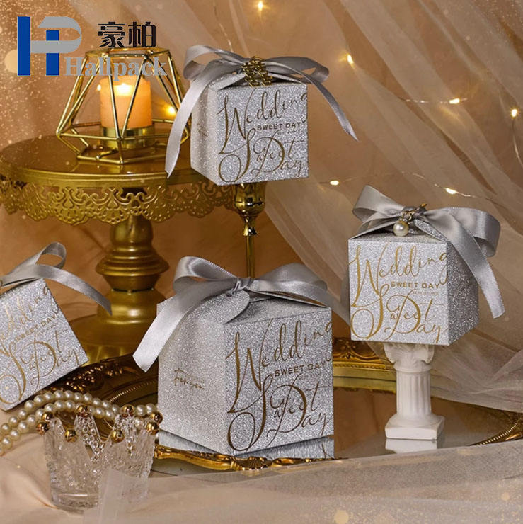 Petite boîte-cadeau de luxe pour bonbons de mariage, boîte rigide à paillettes avec feuille d'or, stratification mate et manipulation d'impression disparaissant