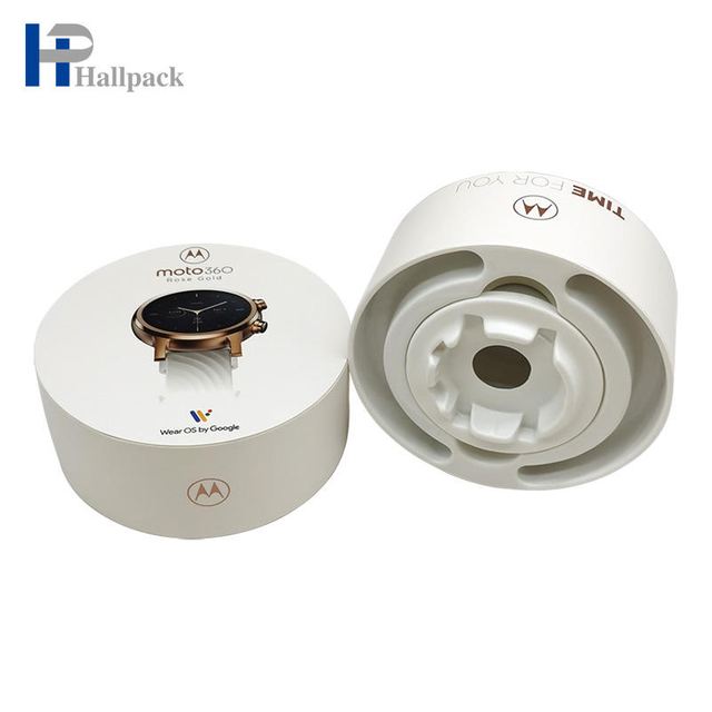 Tube de papier de montre-bracelet de bouteille de tasse d'eau tenue dans la main privée