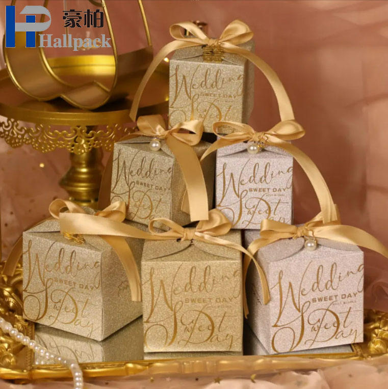 Petite boîte-cadeau de luxe pour bonbons de mariage, boîte rigide à paillettes avec feuille d'or, stratification mate et manipulation d'impression disparaissant